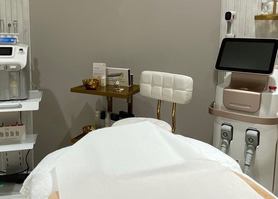 Advanced treatment machines at Tania Skin Beauty in Alkmaar, Noord-holland, NL offering premium skincare.