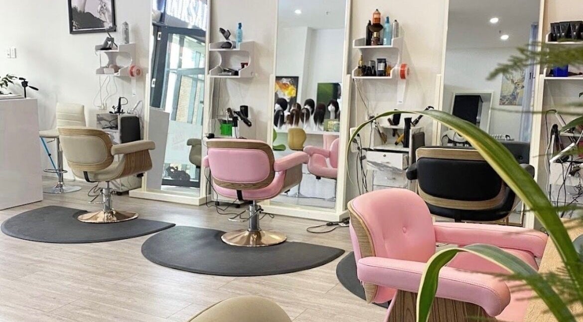 Adelaide Hair Extensions 温馨的美容室内，位于南澳大利亚阿德莱德。