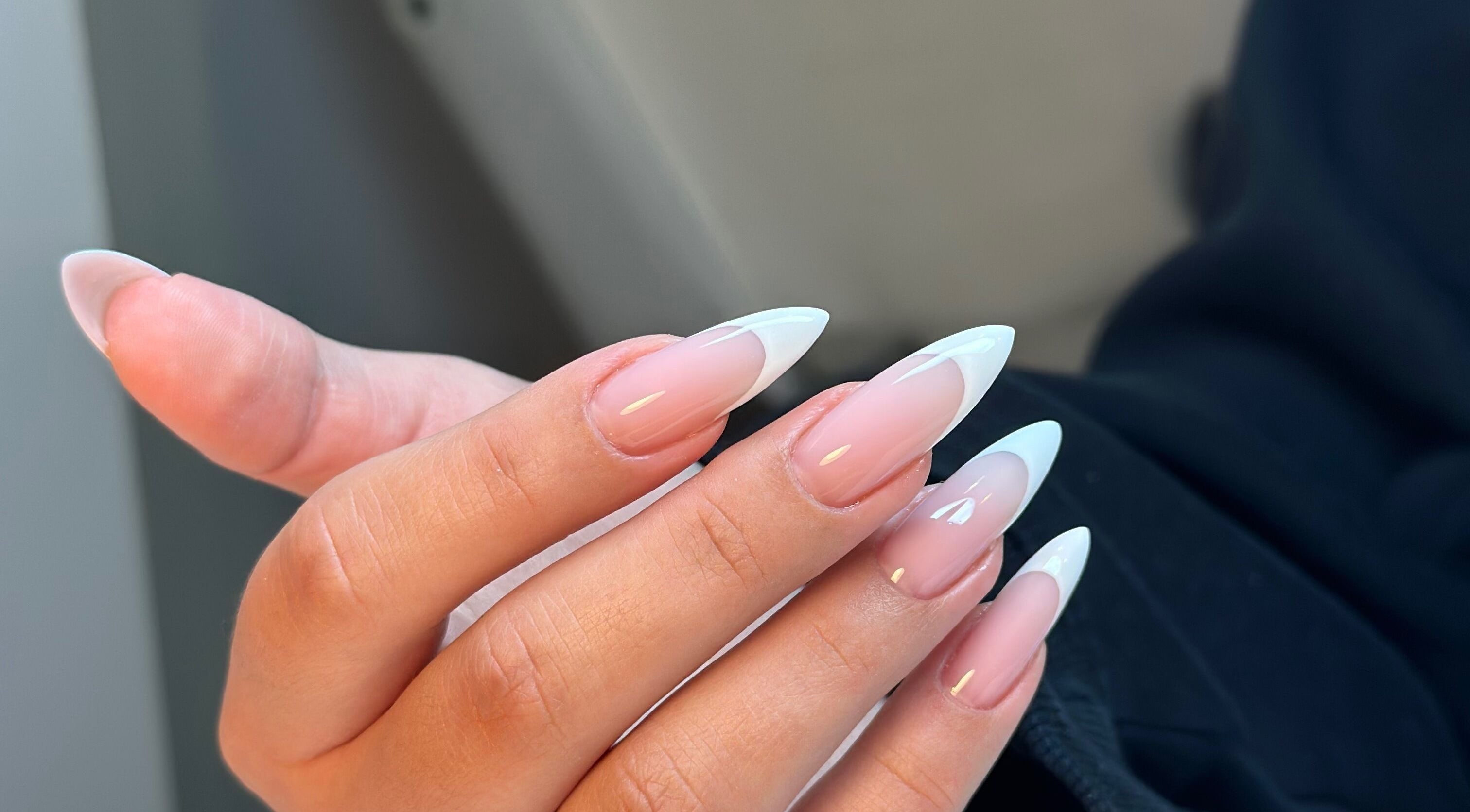 Stylizacja paznokci w Cherry Mani, Kraków, Województwo Małopolskie, PL. Klasyczny, elegancki manicure.