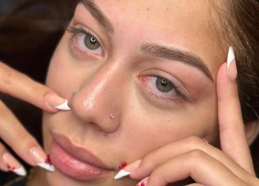 Close-up de cejas y uñas en Kerlys Beauty Geneve, Genève, Genève, CH.