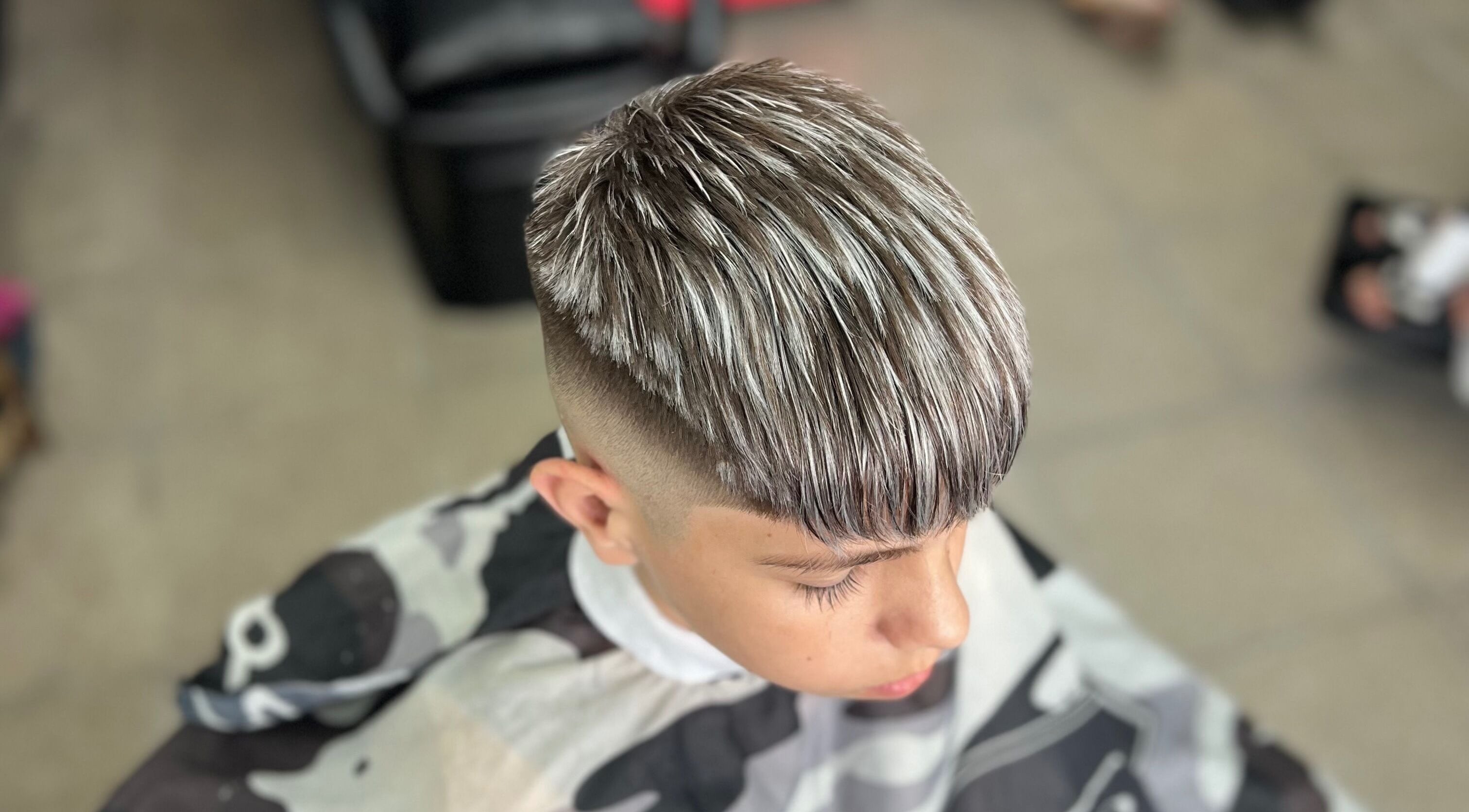 Top view of stylish haircut at Yuyi baber in Lomas Del Mirador, Provincia De Buenos Aires, AR.