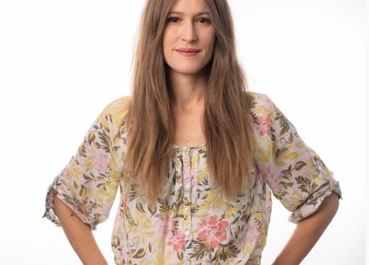 Visage serein à Paz y Alegria, Cournon-d'auvergne, Auvergne-rhône-alpes, FR, sur fond blanc.