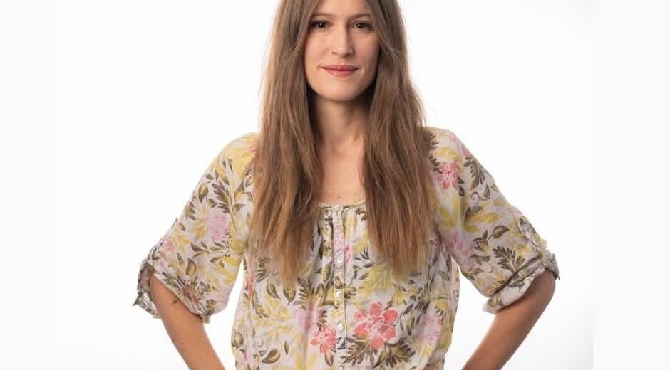 Visage serein à Paz y Alegria, Cournon-d'auvergne, Auvergne-rhône-alpes, FR, sur fond blanc.