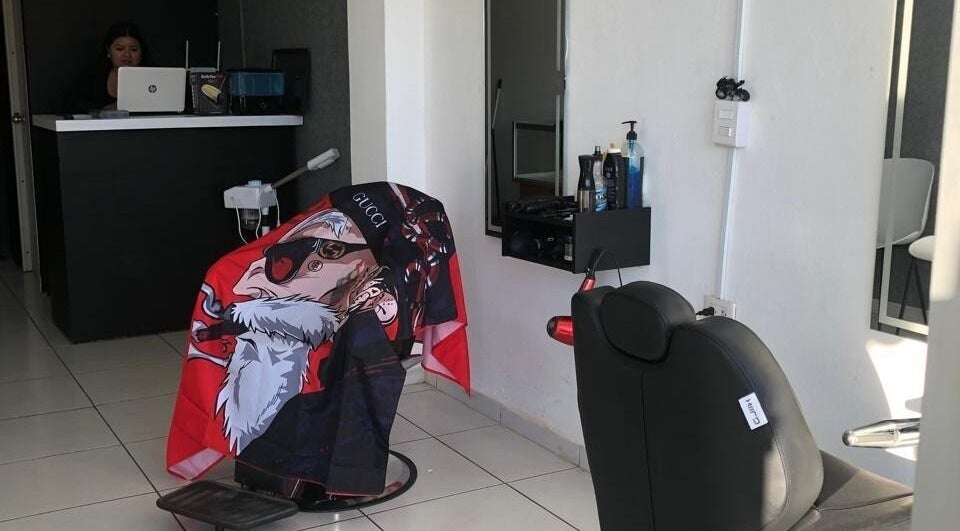 Modern barber chair and vibrant decor at Barber Monkey Studio, Culiacán Rosales, Sinaloa, MX.