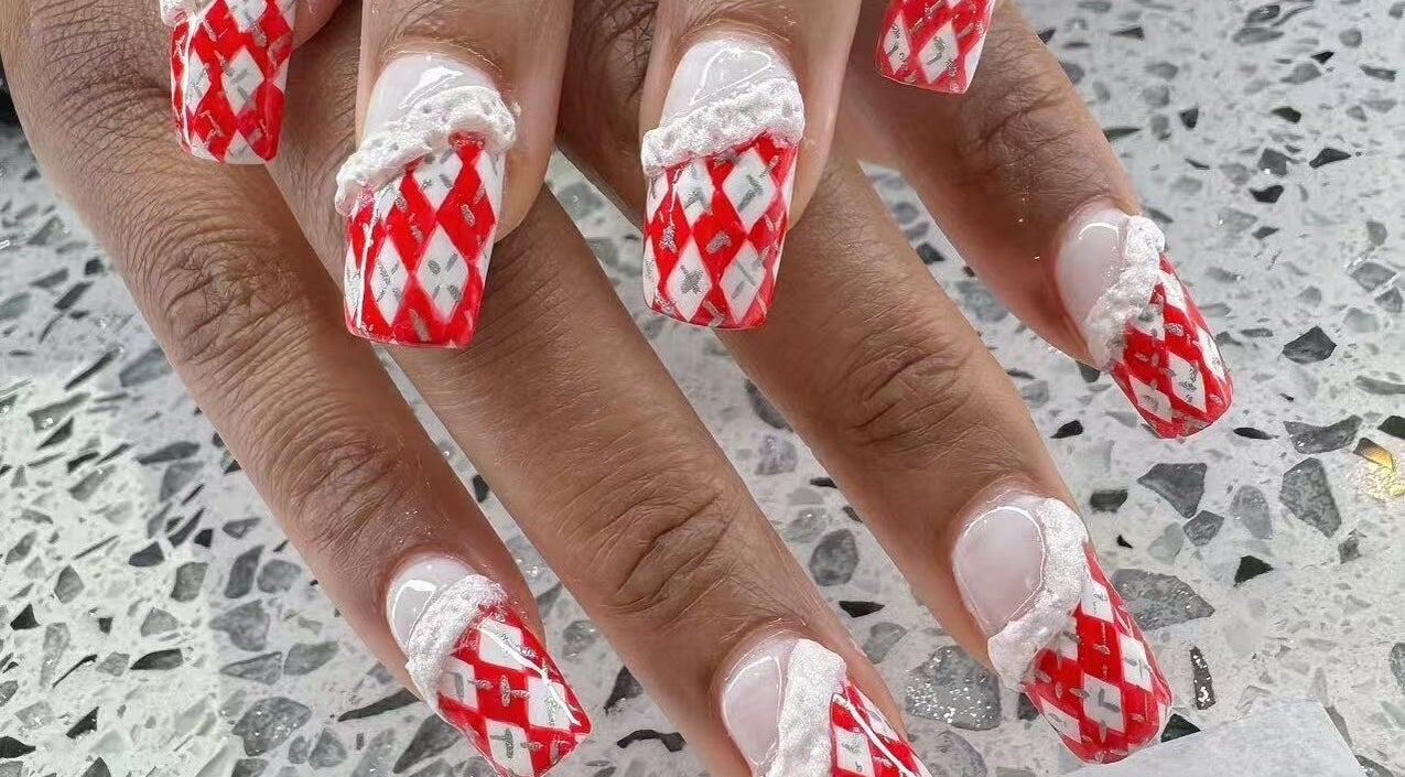 Red and white festive nail design at YOYO NAILS in Noblesville, Indiana, US.