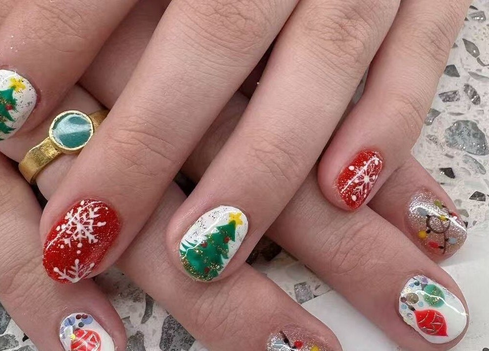 Festive nail art at YOYO NAILS in Noblesville, Indiana, US. Features holiday designs with trees and snowflakes.