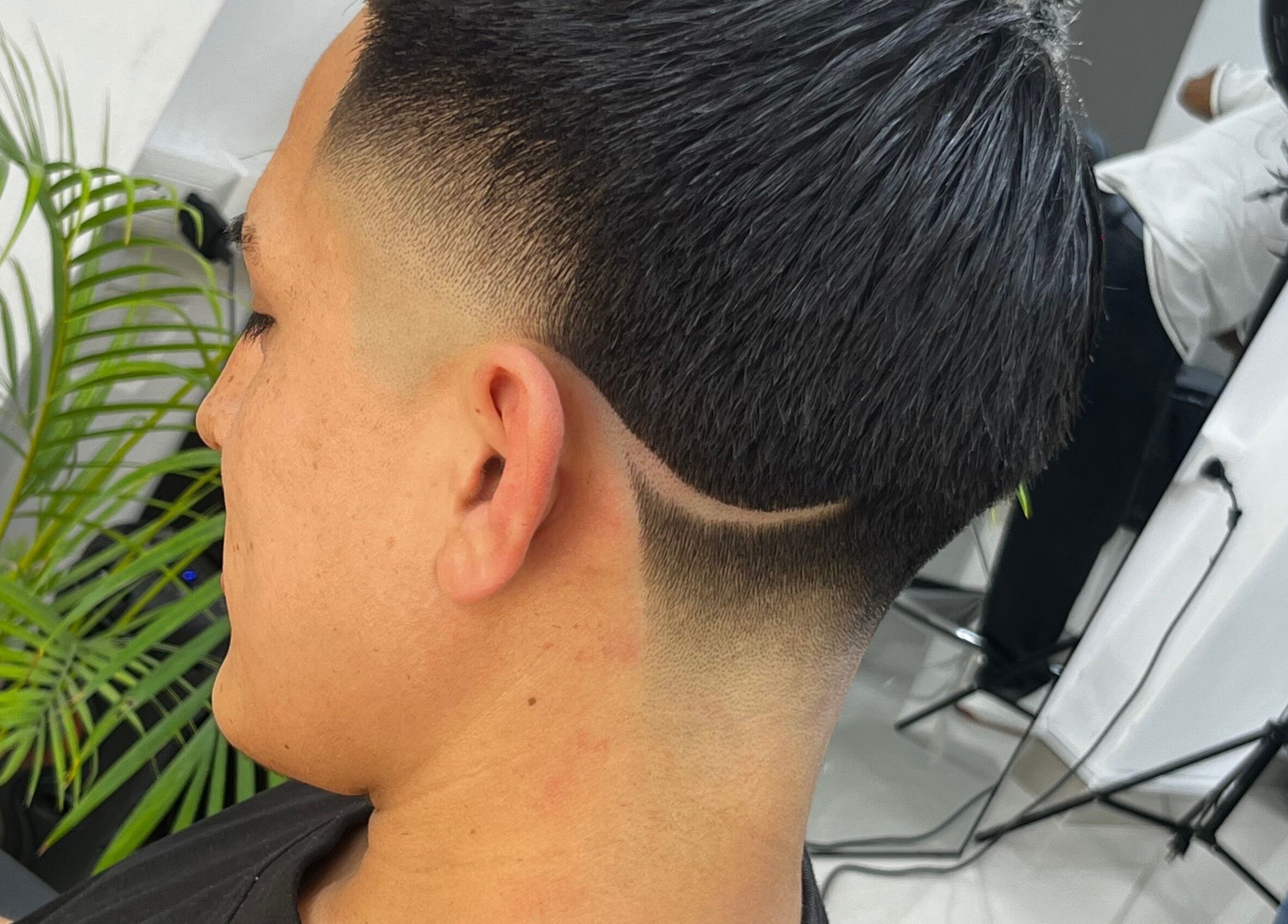 Stylish fade haircut at HENKO HAIR STUDIO, Chiclayo, Lambayeque, PE, showcasing intricate design.