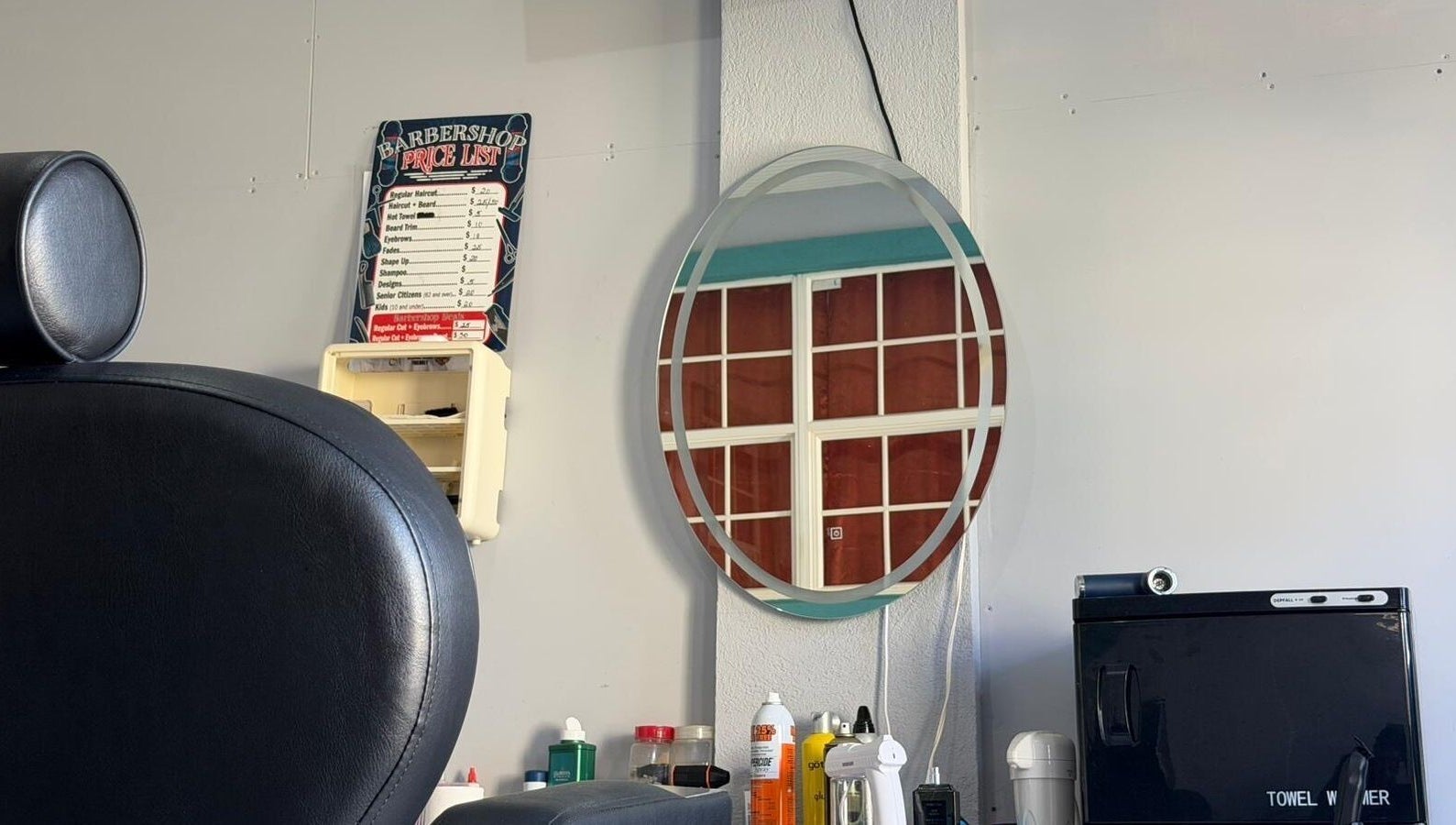 Modern barber chair and round mirror at Billionaire Barber, Ruby, Saint Philip, BB.