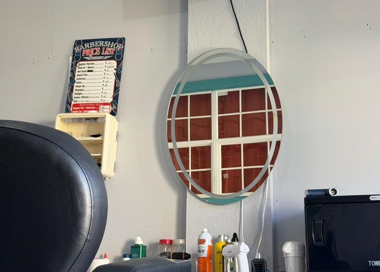 Modern barber chair and round mirror at Billionaire Barber, Ruby, Saint Philip, BB.