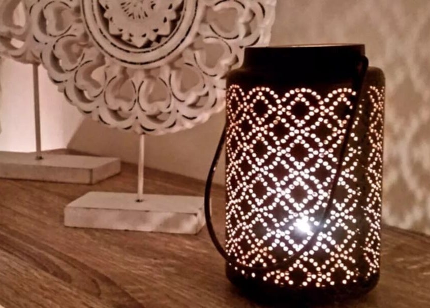 Dekorativní lampa v Masáže Niky, Hradec Králové, Královéhradecký Kraj, CZ.