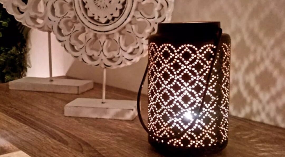 Dekorativní lampa v Masáže Niky, Hradec Králové, Královéhradecký Kraj, CZ.