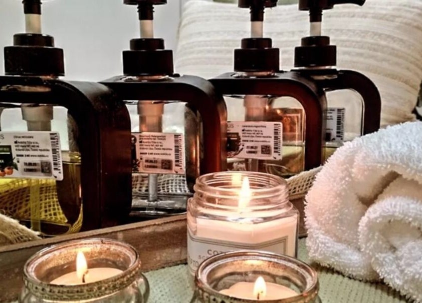 Uvolňující svíčky a oleje v Masáže Niky, Hradec Králové, Královéhradecký Kraj, CZ.