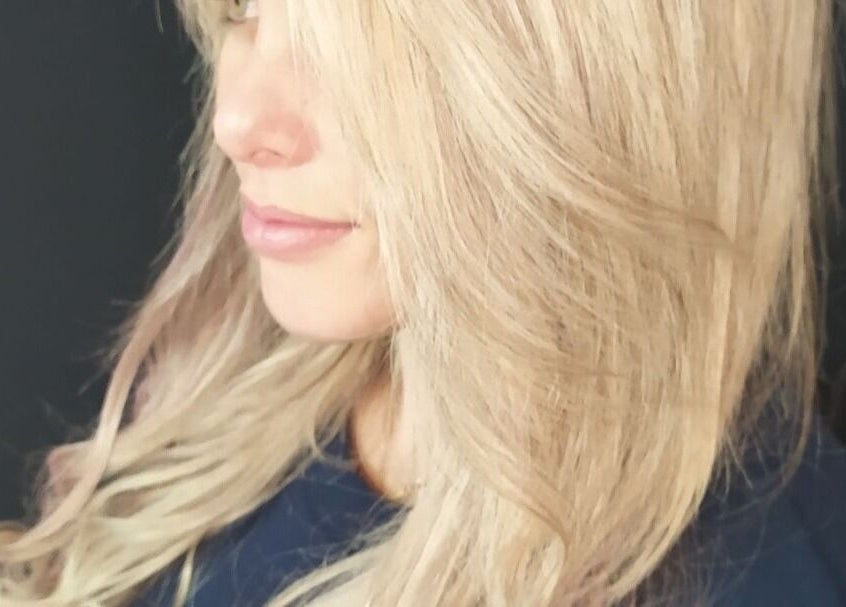 Cabelo loiro elegante em Lio Santos, Coimbra, Coimbra, PT.