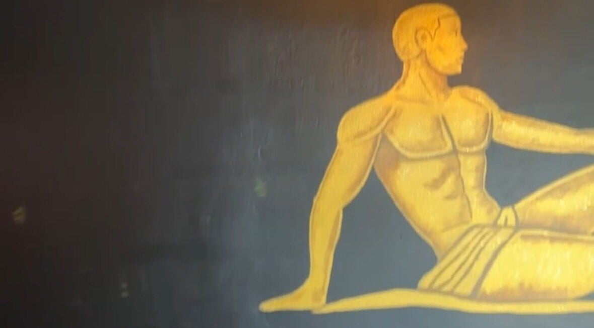 Golden figure mural at Velour Men’s Spa, Atlanta, Georgia, US, enhancing the serene ambiance.