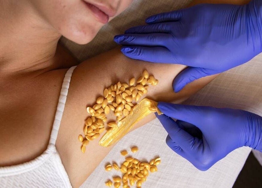 Expert waxing at Pro Epil House Ubud in Bali, Bali, ID with golden wax applied for smooth skin.