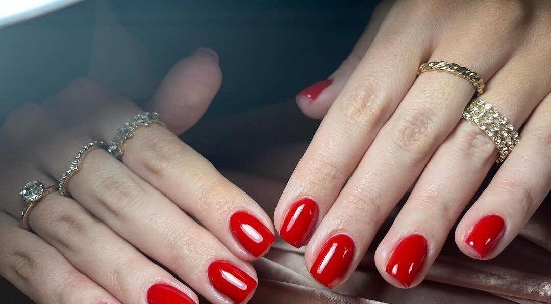 Elegant red manicure at Coco’s Nails located in Centurion, Gauteng, ZA.