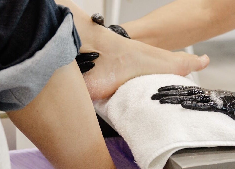 Foot spa treatment at Beauty Art. Studio in Tijuana, Baja California, MX showcasing luxurious care.