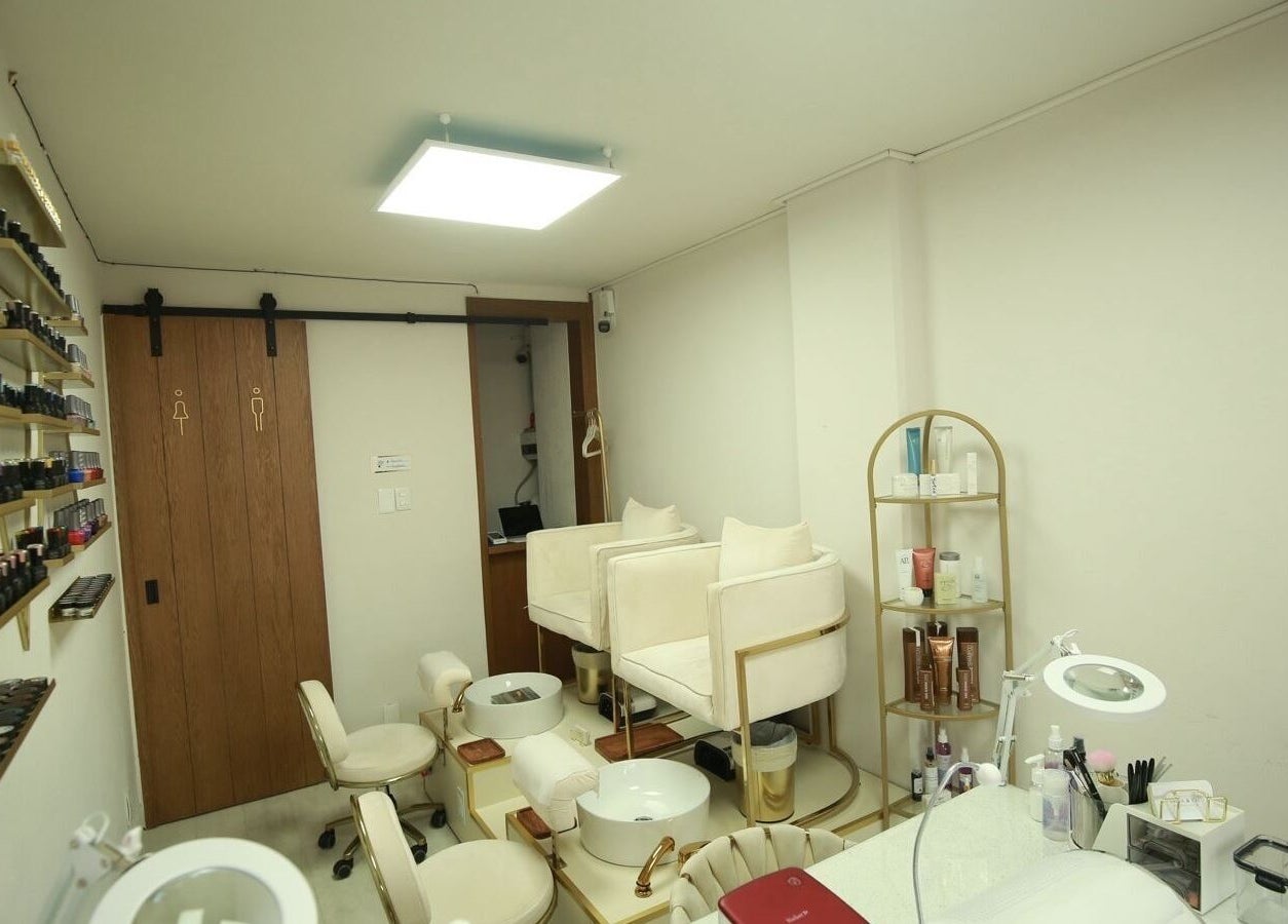 Arza & Co nail salon with elegant seating and polish display in Ciudad De México, Ciudad De México, MX.