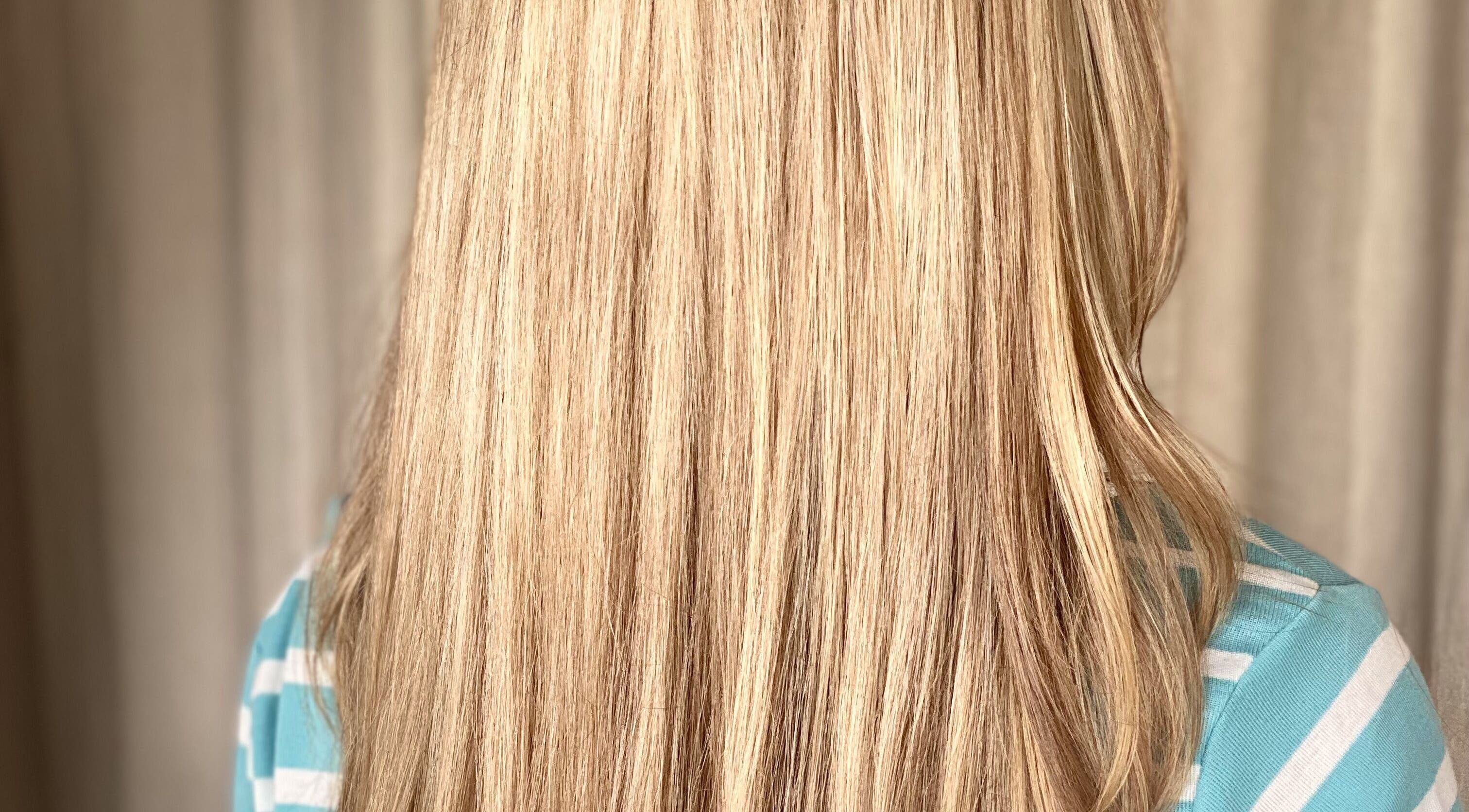 Smooth, blonde hair styled at Alchimie Colorist, Albion, Rivière Noire, MU.