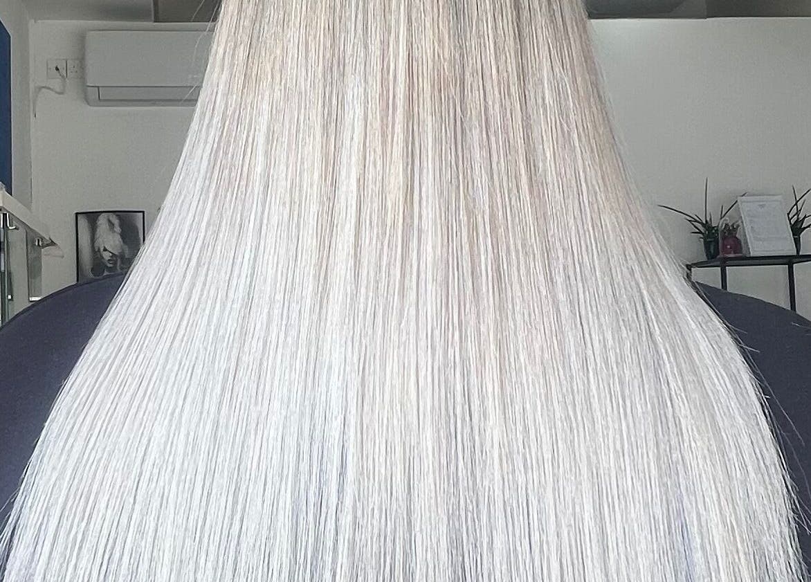 Λεπτομέρεια από ξανθά μαλλιά στο Panos Vivendo Creative Hair Design, Λεμεσός, Λεμεσός, CY.