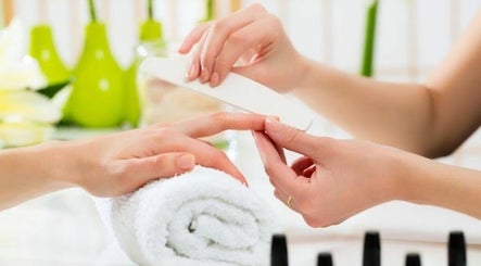 hình ảnh 3 của Luxury Nail Spa