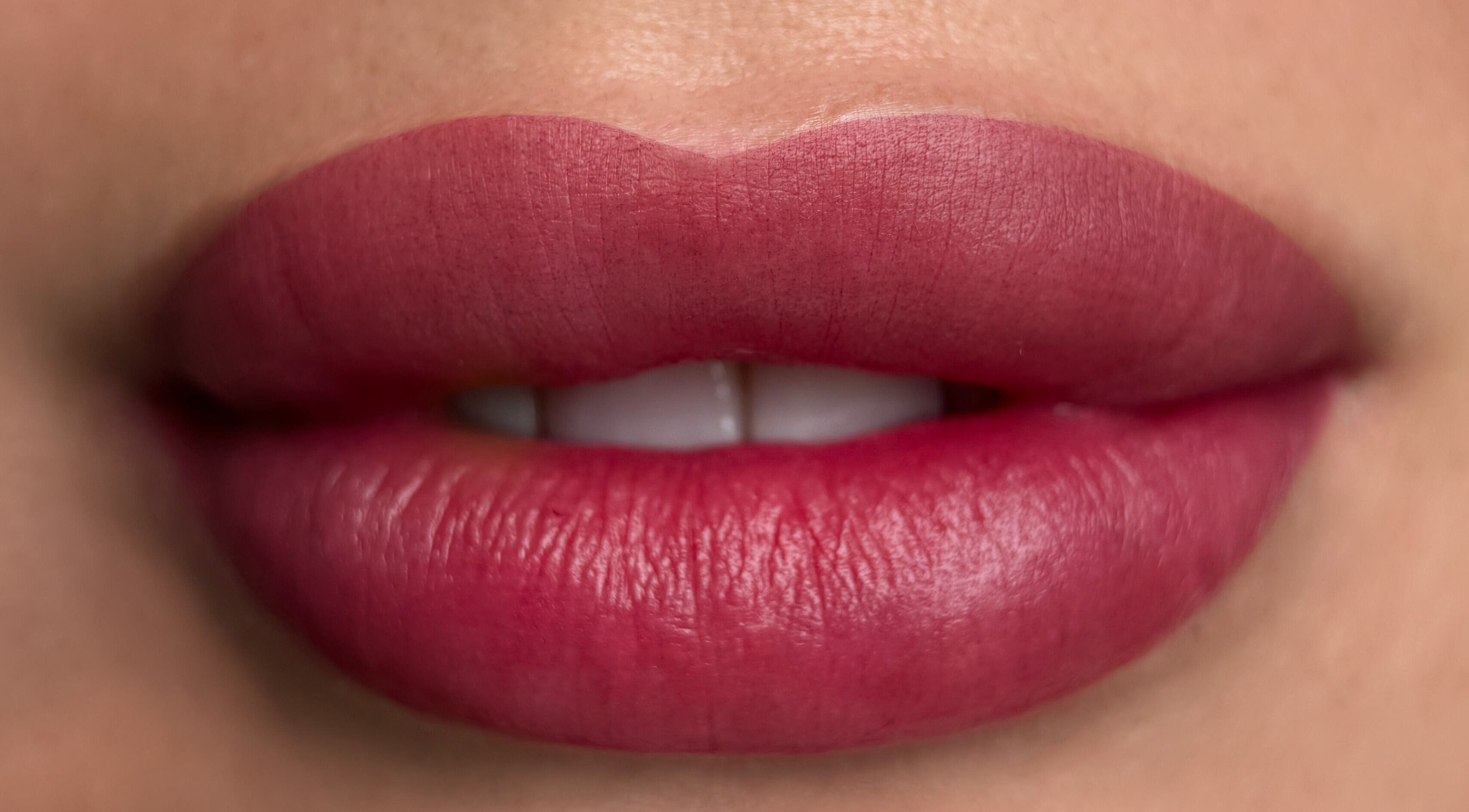 Labios rojos bien definidos en Pihli Ohlau Lashberry Pro, San Bartolomé De Tirajana, Canarias, ES.