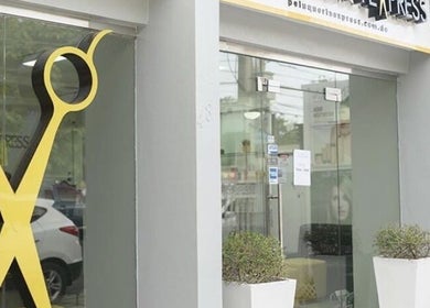 Entrada moderna de Peluqueria Express Benito Juarez en Santiago De Los Caballeros, Santiago, DO.
