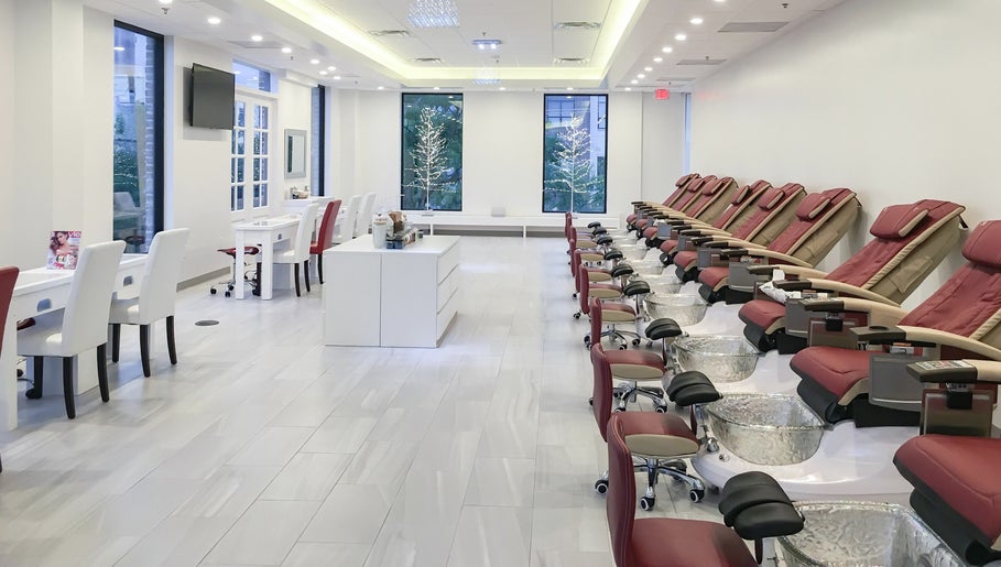 Image de Uptown Galleria Nails and Spa 1