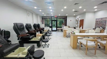 CenDeluxe Nail Spa