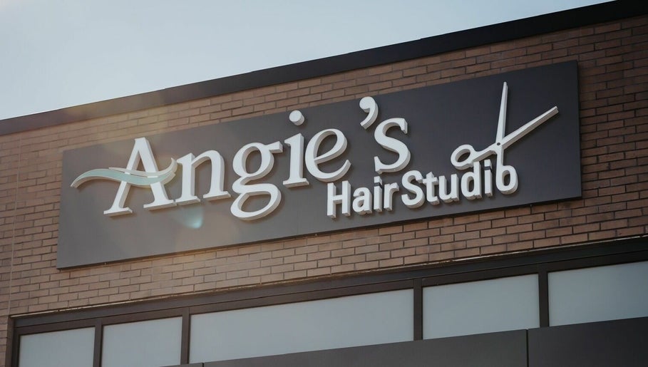 Angie's Hair Studio Oshawa, bilde 1