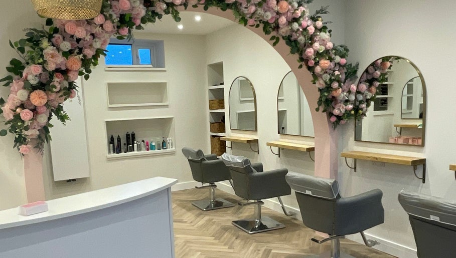 Amore Hair Boutique image 1