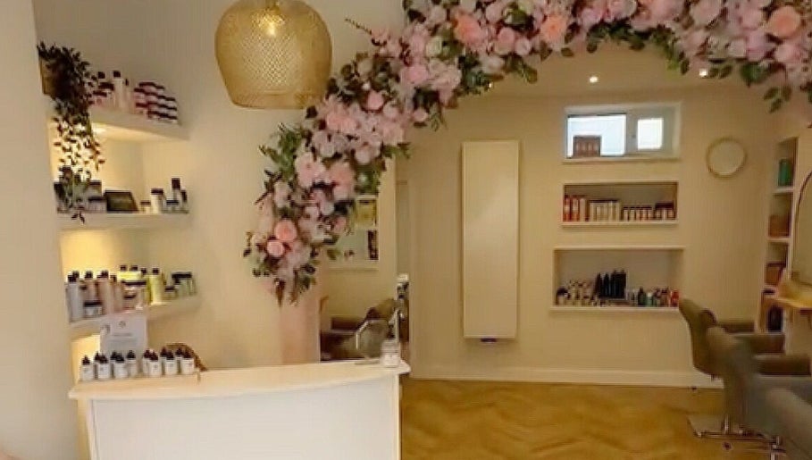 Amore Hair Boutique image 1