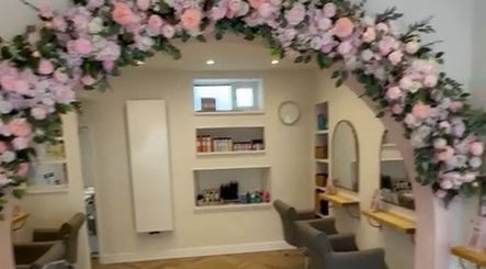 Amore Hair Boutique image 2