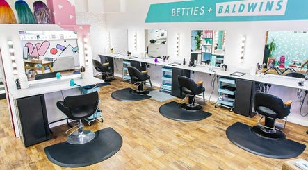 Betties and Baldwins imagem 2