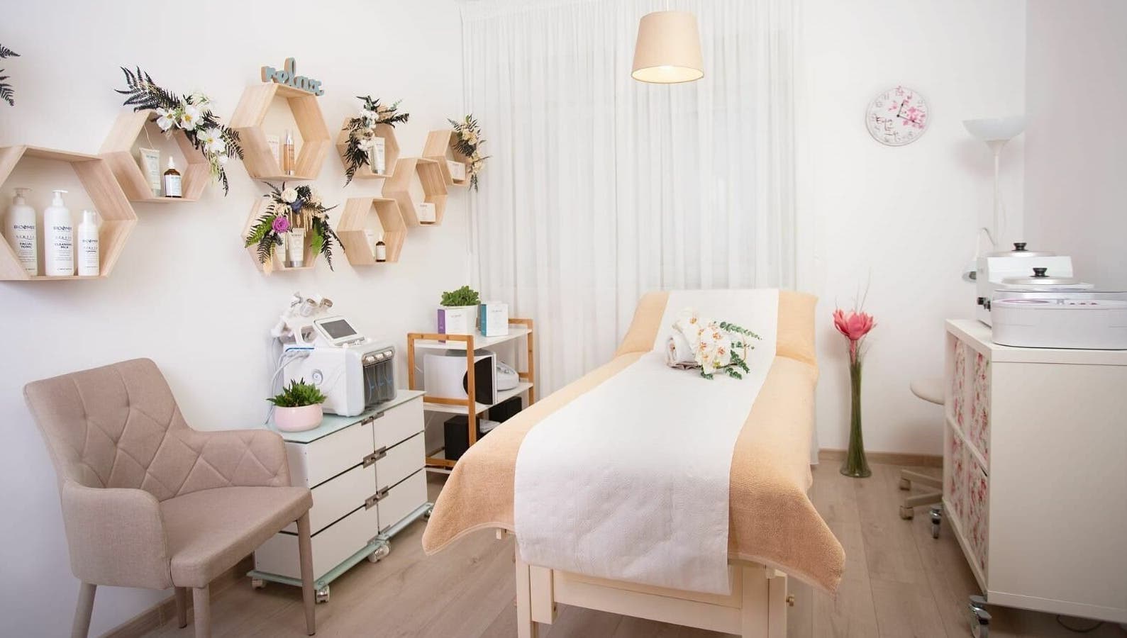 Interior elegant la Lotus Spa Bucuresti, Bucuresti, România, RO, cu farmec și relaxare supremă.