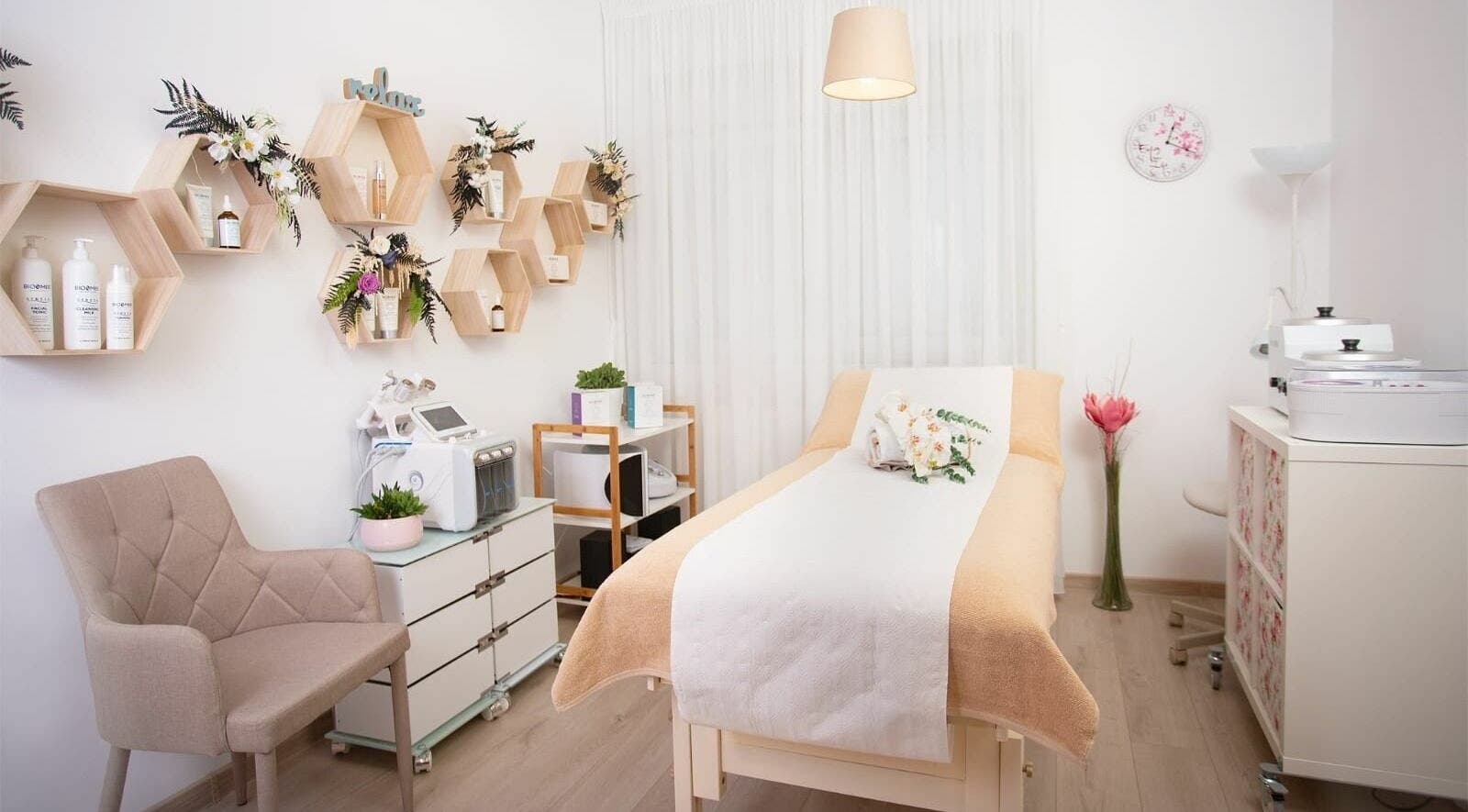 Interior elegant la Lotus Spa Bucuresti, Bucuresti, România, RO, cu farmec și relaxare supremă.