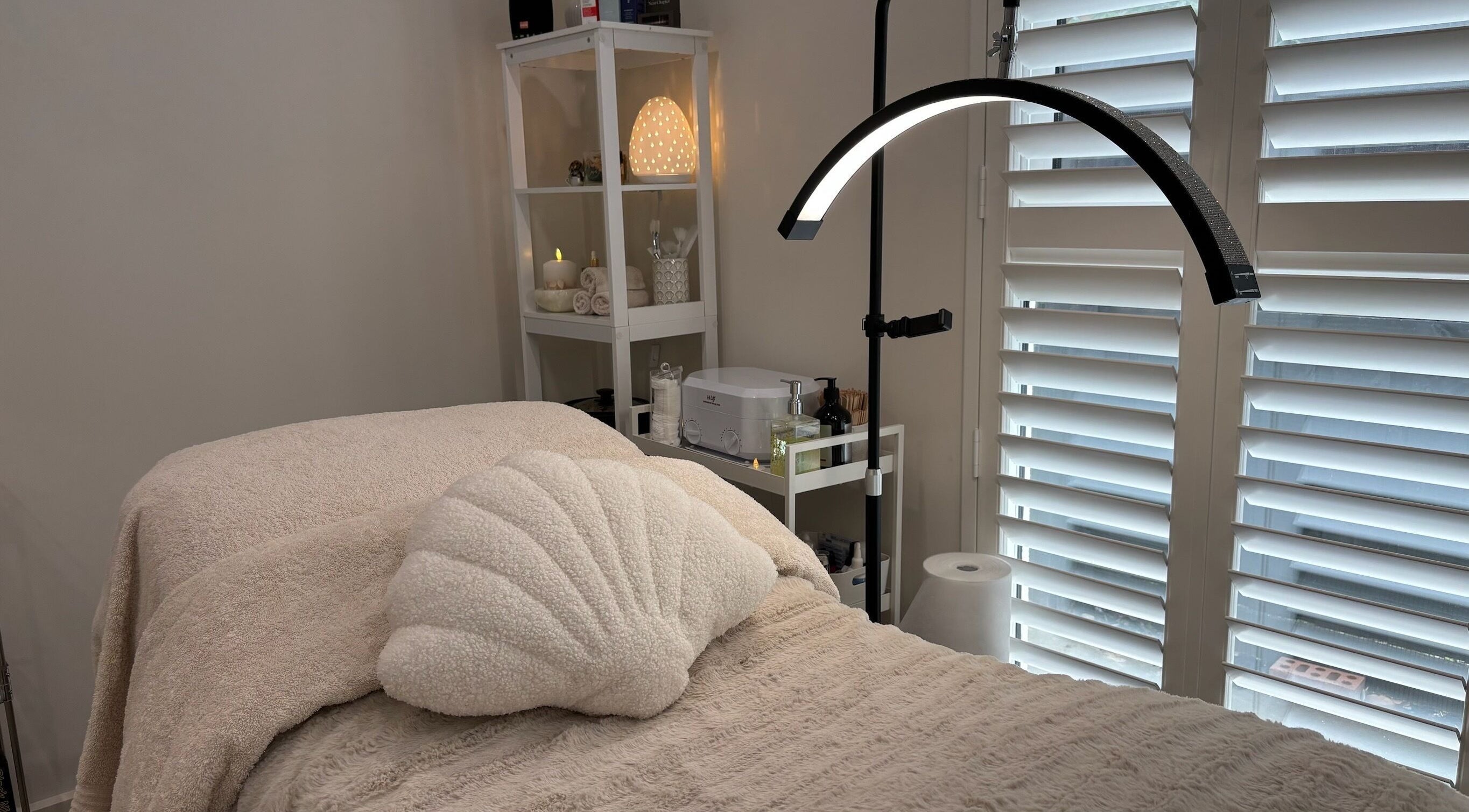 Relaxing treatment room at Saoirse Skin and Beauty, Melbourne, Victoria, AU, featuring cozy bed and soft lighting.