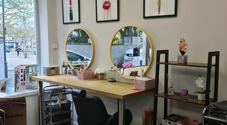 The Hair & Makeup Studio Ltd Bild 2