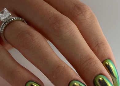 Uñas con esmalte iridiscente en Be.You.Tiful Salon, San Lorenzo, San Lorenzo, PR.