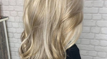 Amber Elizabeth Hairdressing image 2