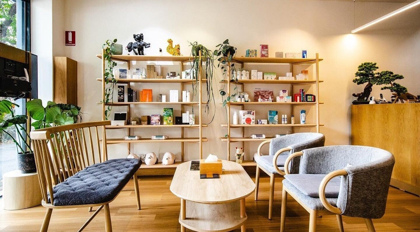 Elegant waiting area at Five Elements Spa, South Melbourne, Victoria, AU featuring modern furniture and lush plants.