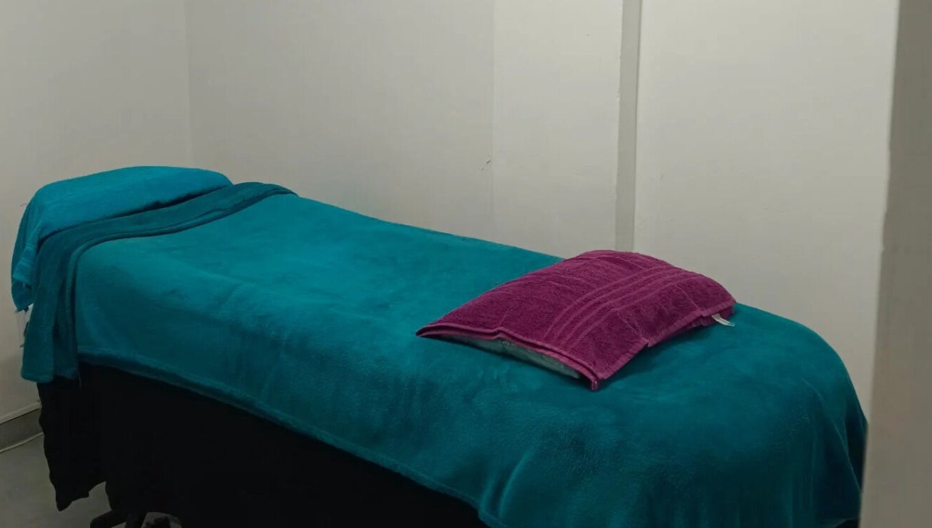 Relaxing massage room at Dare 2B Beautiful, Boksburg, Gauteng, ZA.