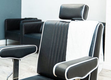 Luxurious black barber chair at Barberista, Celbridge, County Kildare, IE with sleek design.
