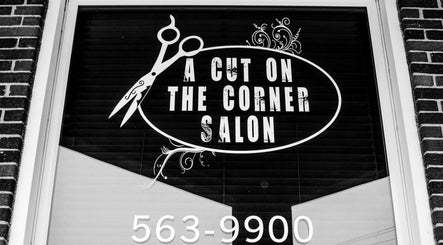 A Cut on the Corner Salon billede 2