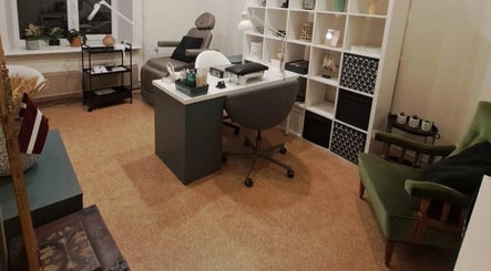 Cozy manicure station at Nails & Pearls Manikīra studija, Rīga, LV, featuring a chair and work desk.