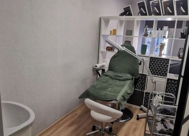 Relaxing treatment room at Nails & Pearls Manikīra studija, Rīga, LV for serene beauty sessions.