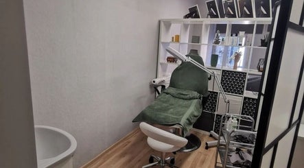 Relaxing treatment room at Nails & Pearls Manikīra studija, Rīga, LV for serene beauty sessions.