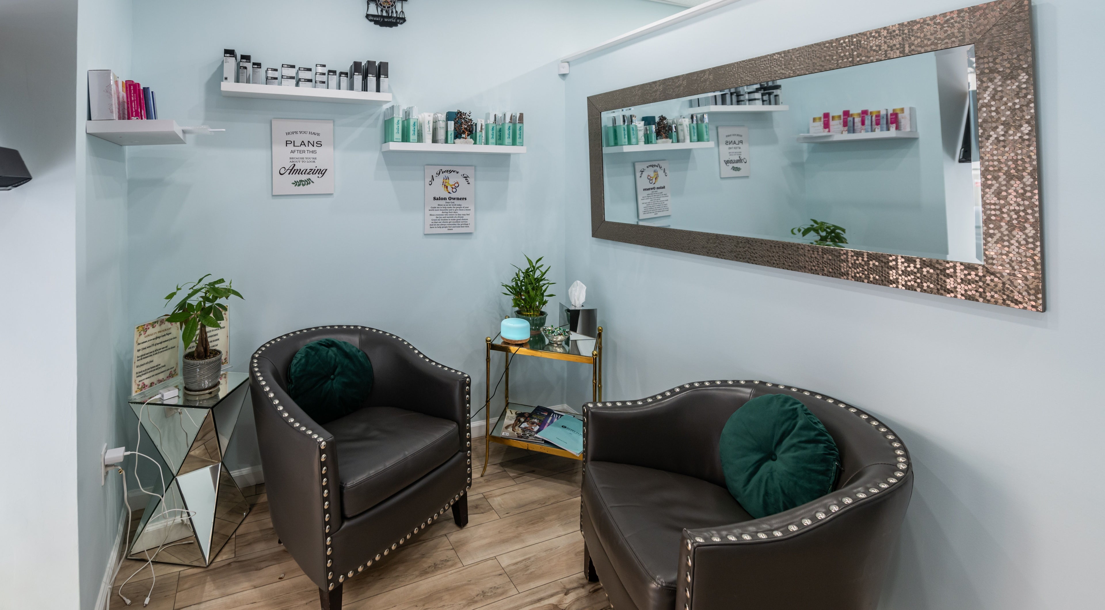 Relaxing lounge area with elegant decor at Beauty World NYC Manhattan. New York, New York, US.