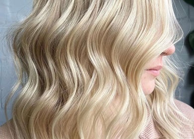 Blonde waves styled at Peppers Hair and Beauty in Scone, New South Wales, AU, showcasing vibrant and healthy hair.