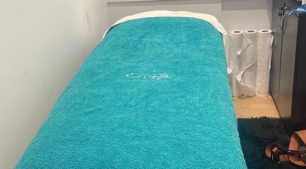 Relaxing spa bed at Bronzed Beauty in Bournemouth, England, GB for ultimate wellness experience.